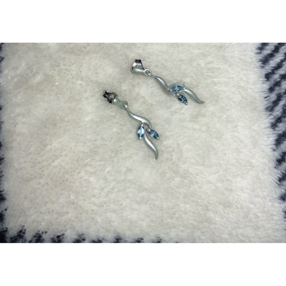 ERNEST JONES 9K white gold pierced earrings with blue stone.